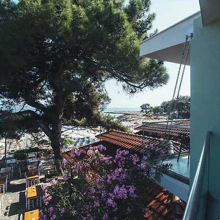 מלון דירות Psili Ammos Seaside Luxury 4*