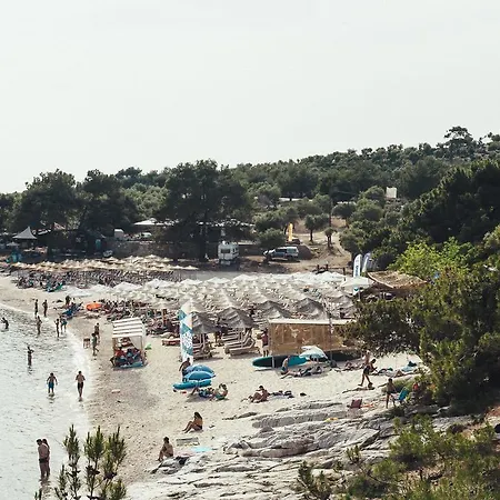 Psili Ammos Seaside Luxury מלון דירות 4*