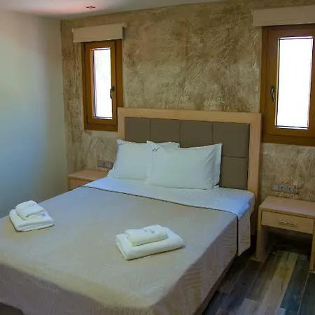 Psili Ammos Seaside Luxury מלון דירות 4*